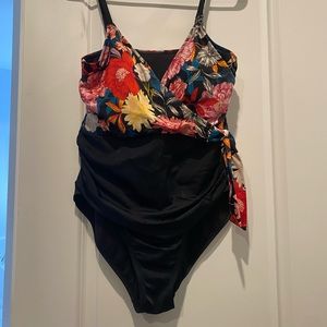 Time & Tru Large bathing suit